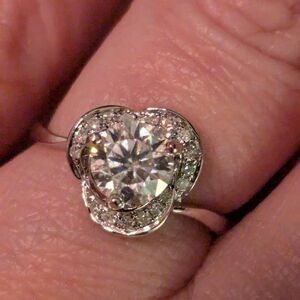 ✨HOSTS PICK✨14k White Gold Halo Ring